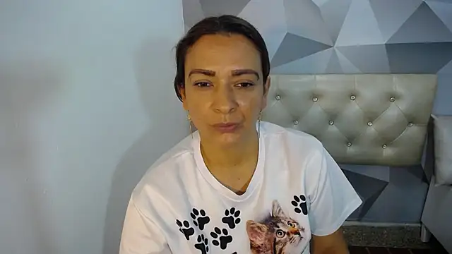 Milf-Prettyboobs online show from November 20, 2025, 10:38 am