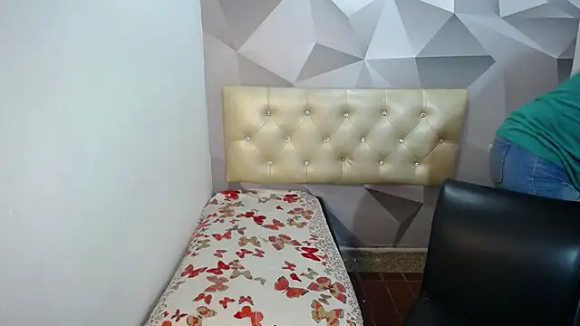 Milf-Prettyboobs online show from November 30, 2025, 10:49 am