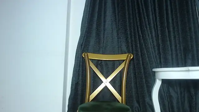 Snapshot of Halley_Raven chatting on October 15, 2025, 8:17 pm Halley Raven online show from October 15, 2025, 8:17 pm