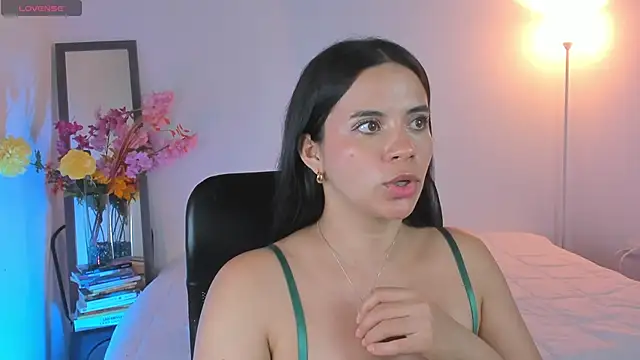 Emma Luu online show from November 12, 2025, 3:21 am