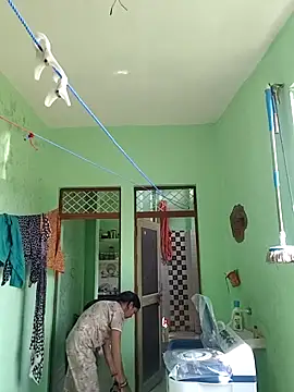 Snapshot of Hotty-Nidhi chatting on October 17, 2025, 6:28 am Hotty-Nidhi online show from October 17, 2025, 6:28 am