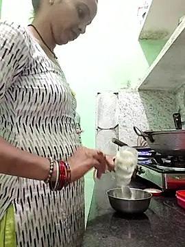 Snapshot of Hotty-Nidhi chatting on October 18, 2025, 4:42 pm Hotty-Nidhi online show from October 18, 2025, 4:42 pm