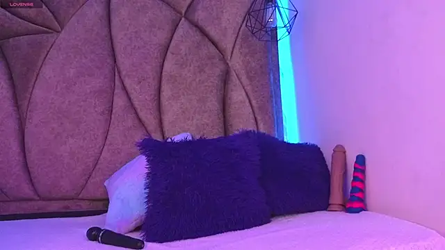 Kanela miller  online show from April 18, 2026, 12:18 pm