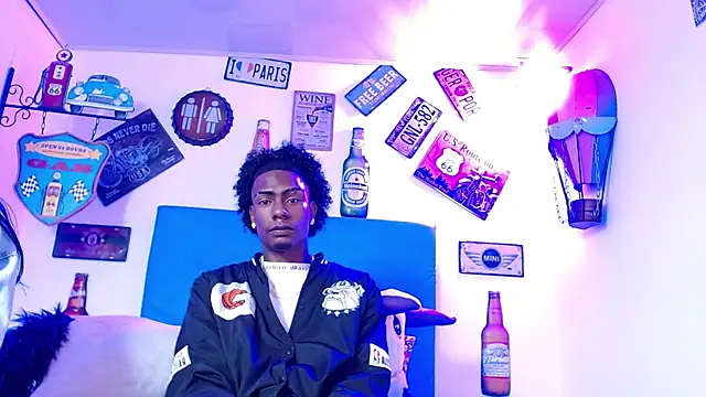 Snapshot of lili_roussi chatting on October 9, 2025, 12:22 am lili roussi online show from October 9, 2025, 12:22 am