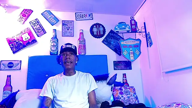 Snapshot of lili_roussi chatting on October 21, 2025, 3:50 am lili roussi online show from October 21, 2025, 3:50 am