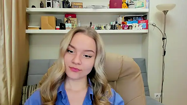 Kara Smith  online show from December 5, 2024, 10:06 pm