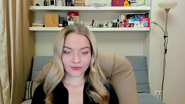 Kara Smith  online show from December 7, 2024, 10:12 pm