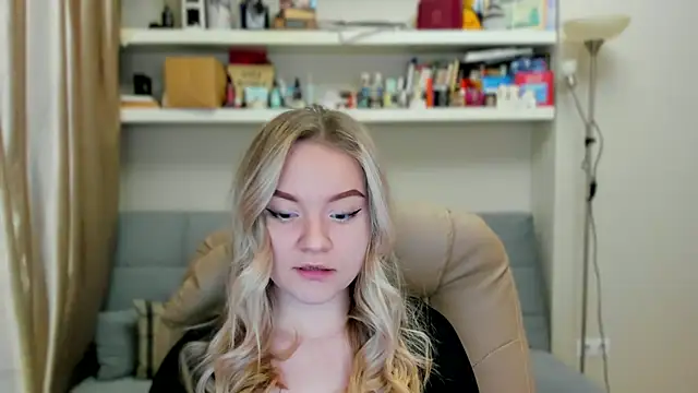 Kara Smith  online show from November 14, 2025, 1:42 am