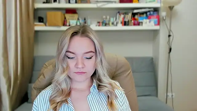 Kara Smith  online show from November 9, 2025, 10:36 pm