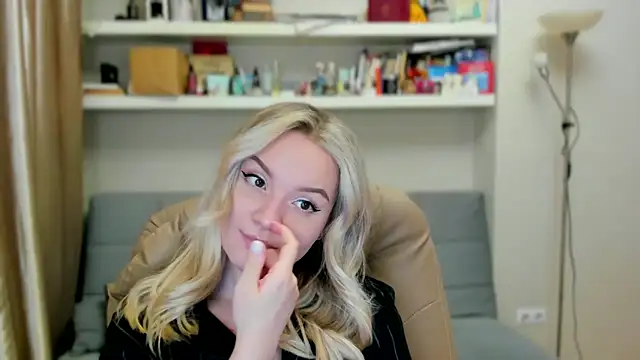 Kara Smith  online show from December 3, 2025, 11:58 pm