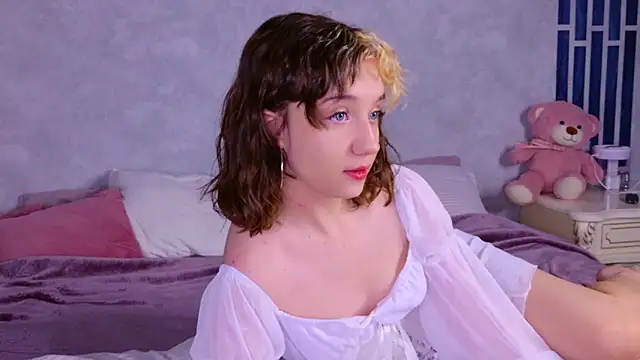 Gia Riccardo online show from November 15, 2025, 6:06 am