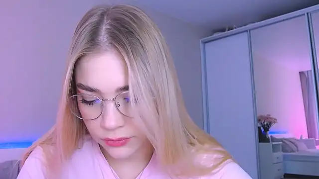 Snapshot of DIANAxxxDIAMOND chatting on October 11, 2025, 8:15 am DIANAxxxDIAMOND online show from October 11, 2025, 8:15 am