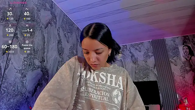 AshleyVega01 online show from September 19, 2025, 1:04 pm