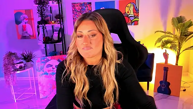 SarahAlluring online show from October 4, 2025, 1:23 pm