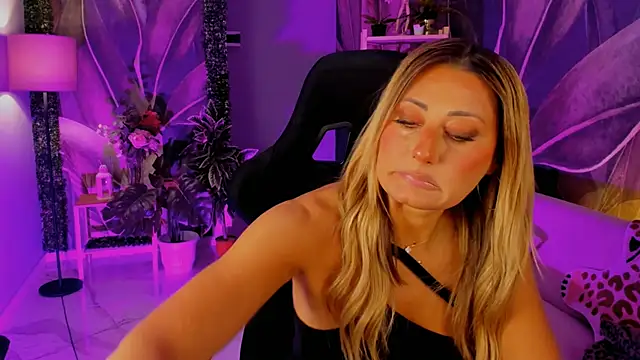 SarahAlluring online show from September 21, 2025, 12:43 pm