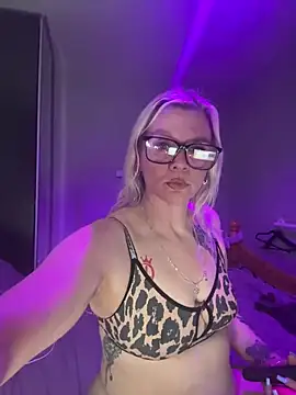 Curvy-Cleo online show from February 11, 2026, 9:03 pm