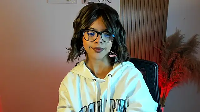 Milabrown  online show from October 16, 2025, 1:52 pm