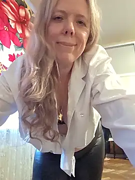 Irina3718 online show from June 1, 2026, 3:55 pm