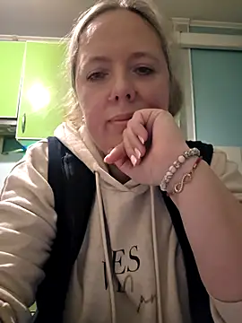 Snapshot of Irina3718 chatting on December 15, 2025, 9:53 pm Irina3718 online show from December 15, 2025, 9:53 pm