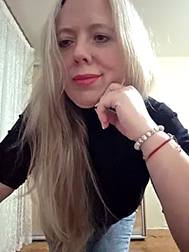 Snapshot of Irina3718 chatting on December 4, 2025, 4:39 pm Irina3718 online show from December 4, 2025, 4:39 pm