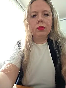 Snapshot of Irina3718 chatting on February 15, 2026, 11:42 am Irina3718 online show from February 15, 2026, 11:42 am