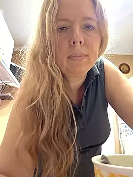 Irina3718 online show from June 3, 2026, 3:06 pm