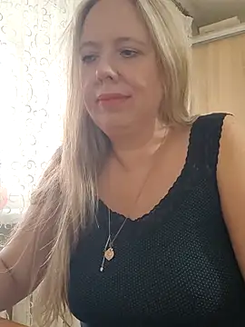 Snapshot of Irina3718 chatting on November 10, 2025, 12:43 pm Irina3718 online show from November 10, 2025, 12:43 pm