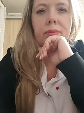 Snapshot of Irina3718 chatting on November 13, 2025, 6:12 pm Irina3718 online show from November 13, 2025, 6:12 pm