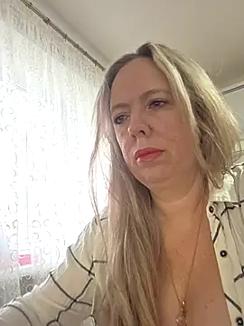 Snapshot of Irina3718 chatting on December 5, 2025, 10:36 am Irina3718 online show from December 5, 2025, 10:36 am