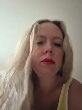 Snapshot of Irina3718 chatting on November 29, 2025, 9:31 am Irina3718 online show from November 29, 2025, 9:31 am