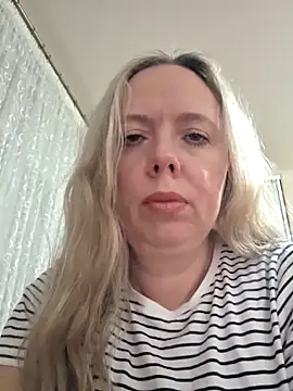 Snapshot of Irina3718 chatting on December 17, 2025, 2:55 pm Irina3718 online show from December 17, 2025, 2:55 pm