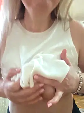 Irina3718 online show from April 5, 2026, 11:39 am