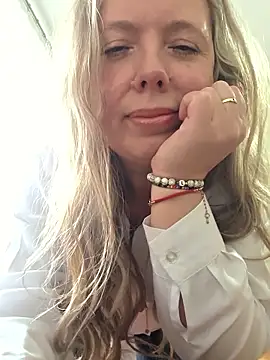 Snapshot of Irina3718 chatting on January 11, 2026, 12:01 pm Irina3718 online show from January 11, 2026, 12:01 pm