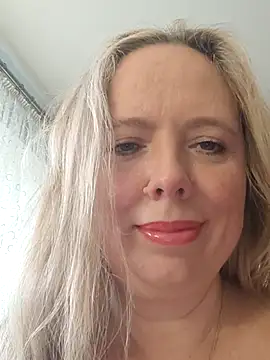 Snapshot of Irina3718 chatting on November 17, 2025, 11:58 am Irina3718 online show from November 17, 2025, 11:58 am