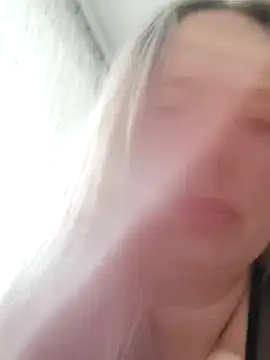 Snapshot of Irina3718 chatting on October 13, 2025, 9:33 am Irina3718 online show from October 13, 2025, 9:33 am