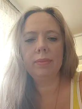 Snapshot of Irina3718 chatting on November 22, 2025, 9:52 am Irina3718 online show from November 22, 2025, 9:52 am