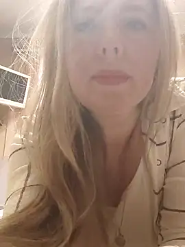 Snapshot of Irina3718 chatting on November 6, 2025, 1:04 pm Irina3718 online show from November 6, 2025, 1:04 pm