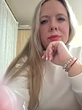 Snapshot of Irina3718 chatting on November 28, 2025, 3:12 pm Irina3718 online show from November 28, 2025, 3:12 pm