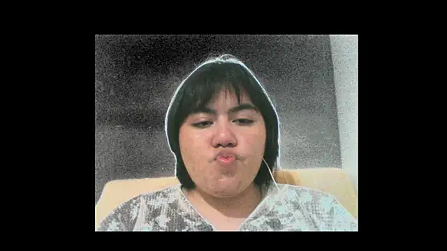 Snapshot of IrisMitchell_ chatting on March 21, 2025, 5:43 am IrisMitchell online show from March 21, 2025, 5:43 am