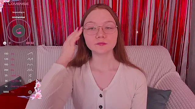 Snapshot of luv_tessa chatting on February 15, 2026, 2:01 am luv tessa online show from February 15, 2026, 2:01 am