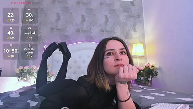 Snapshot of Elaine_Hard chatting on March 22, 2025, 11:31 pm Elaine Hard online show from March 22, 2025, 11:31 pm