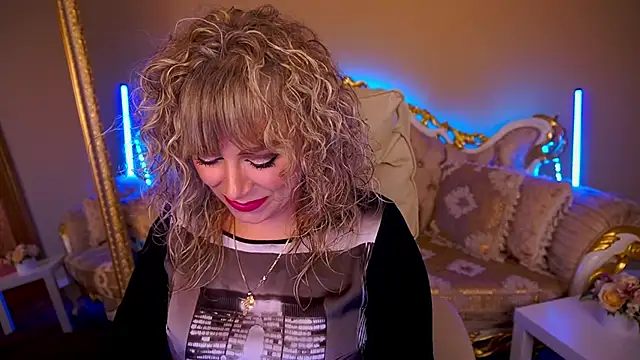 Snapshot of CandyLadyyy chatting on September 25, 2025, 8:26 pm CandyLadyyy online show from September 25, 2025, 8:26 pm