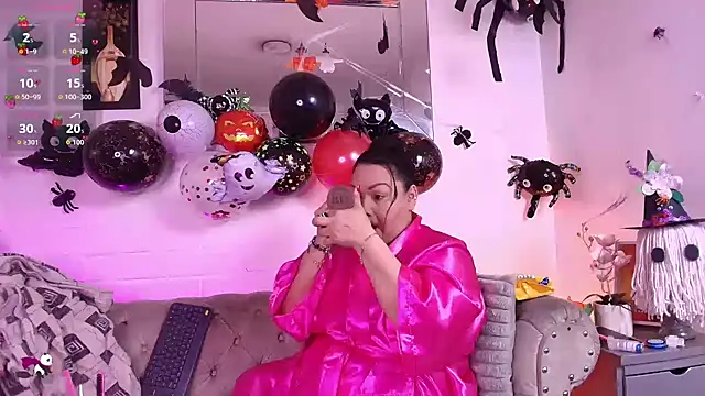 Snapshot of EllenaBoobs_ chatting on October 24, 2025, 6:01 am EllenaBoobs  online show from October 24, 2025, 6:01 am