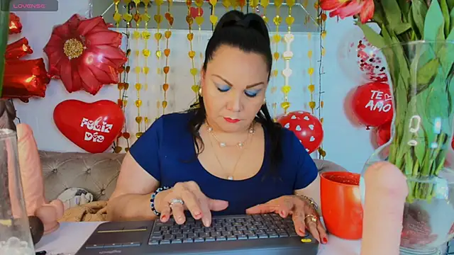 Snapshot of EllenaBoobs_ chatting on September 19, 2025, 5:33 am EllenaBoobs  online show from September 19, 2025, 5:33 am