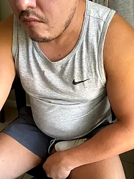 Snapshot of Gusta_bi chatting on December 22, 2025, 2:17 pm Gusta bi online show from December 22, 2025, 2:17 pm