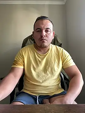 Snapshot of Gusta_bi chatting on February 9, 2026, 2:26 pm Gusta bi online show from February 9, 2026, 2:26 pm