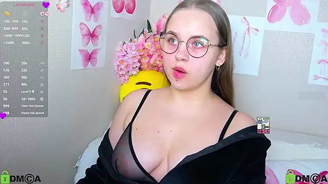 Lilysweet13 online show from September 18, 2025, 7:22 am