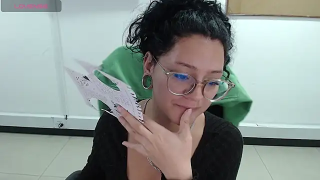 jenn cg online show from March 18, 2026, 9:59 pm