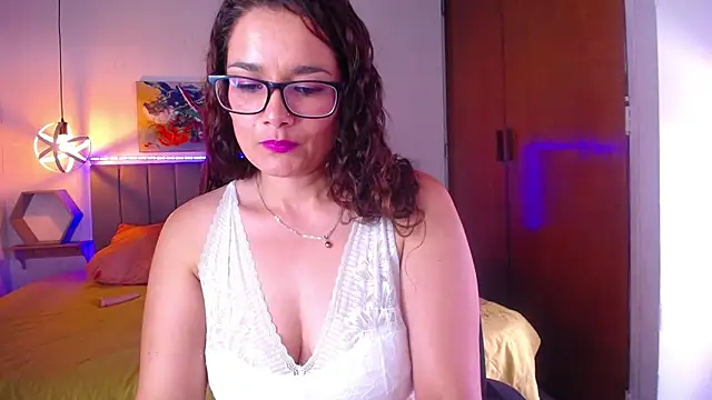 Rose Thompson1 online show from March 19, 2025, 5:28 pm