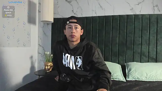 Snapshot of labrinthteasing chatting on February 1, 2026, 1:31 pm labrinthteasing online show from February 1, 2026, 1:31 pm